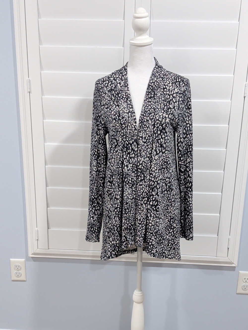 NWOT Vince Camuto Black and White Animal Print Long Sleeve Cardigan